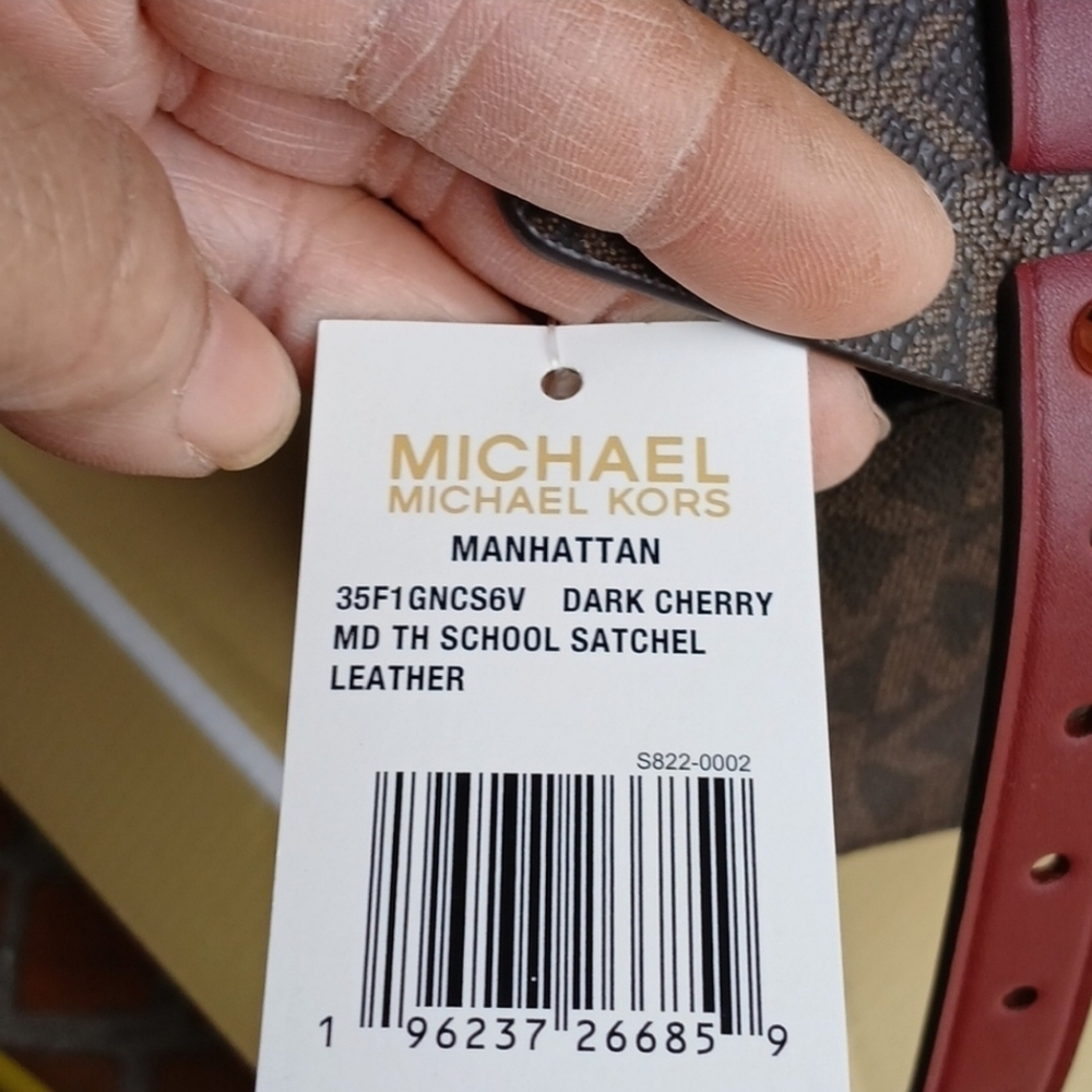 💜🔹️Michael Kors 🔹️Manhattan Medium Leather and Logo Satchel- Dark Cherry - Picture 5 of 7